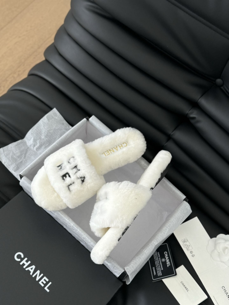 Ch**el slippers
